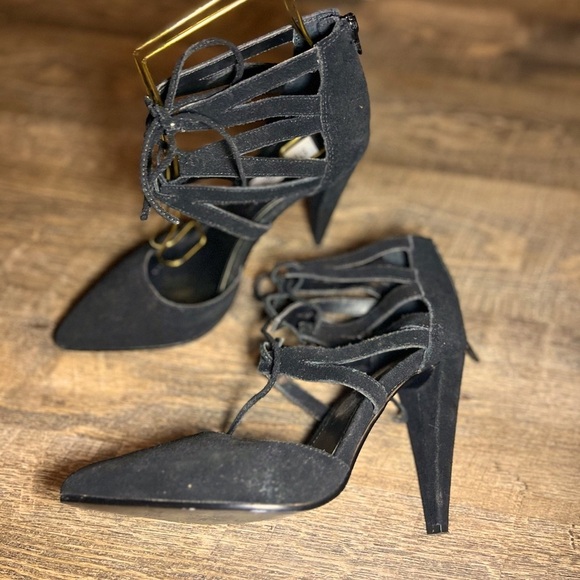 Steve Madden Black Strappy Stiletto Heels with Pointed Toe - Picture 1 of 4